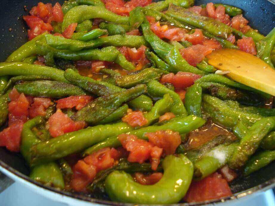 Tomaten und Paprika Pfanne Rezept - Domatesli Biber Kavurma Tarifi