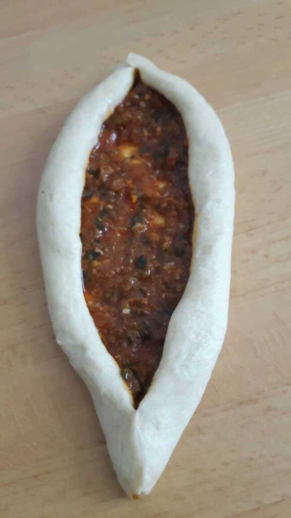 Fladen mit Hackfleisch Rezept - Kıymalı Pide Tarifi