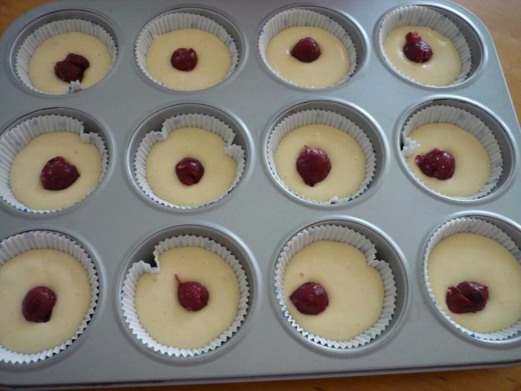 Muffins mit Sauerkirschen und Schokotropfen - Visneli Çikolatalı Top Kek