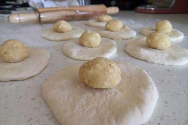 Brot aus der Pfanne mit Kartoffel - Patatesli Tava Ekmekleri