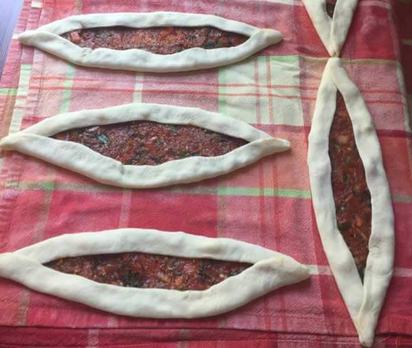 Fladen mit Hackfleisch - Pratik Kıymalı Pide