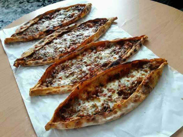 Fladen mit Rindfleisch - Kuşbaşılı Pide