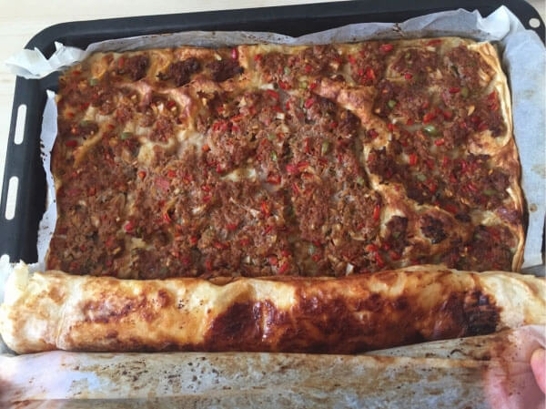 Roll-Börek mit Hackfleisch - Kıymalı Rulo Börek