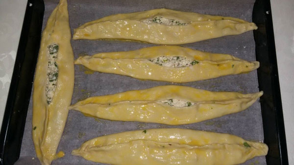 Fladen mit Käse - Peynirli Pide