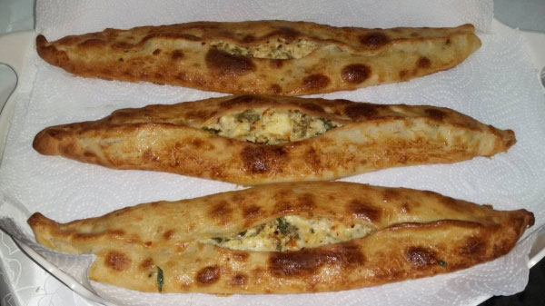 Fladen mit Käse - Peynirli Pide