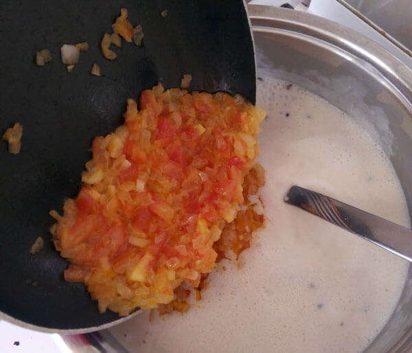 Türkische Almsuppe mit Schwarzkümmel - Çörek Otlu Yayla Çorbası