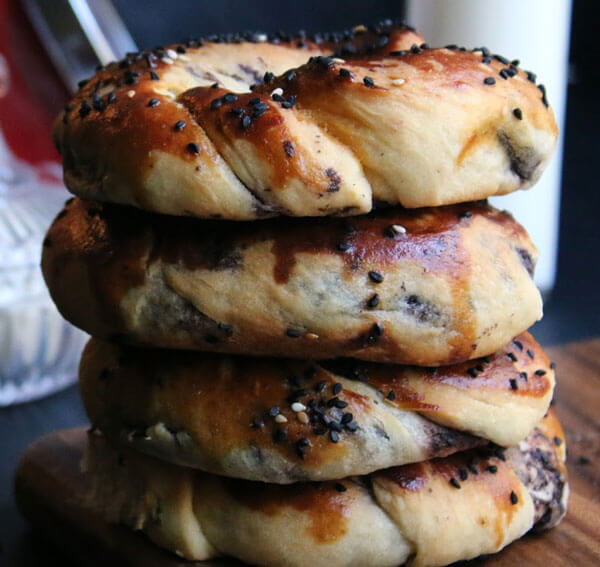 Türkische Brötchen mit Oliven - Zeytinli Açma