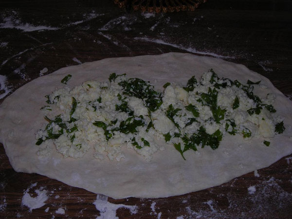 Fladen mit Hackfleisch und Käse - Kıymalı Peynirli Pide