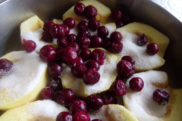 Quittendessert mit Sauerkirschen - Vişneli Ayva Tatlısı