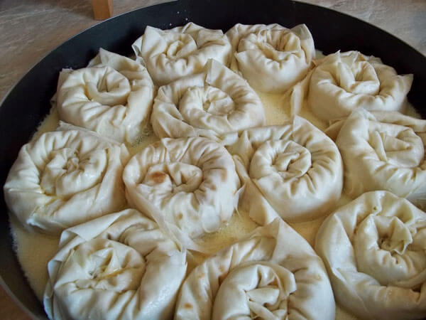 Börek mit Paprika - Biberli Gül Börek