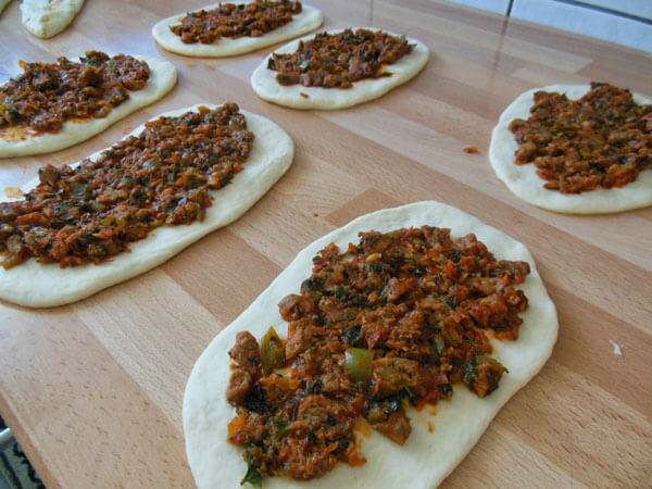 Fladen mit Fleisch - Kuşbaşılı Pide