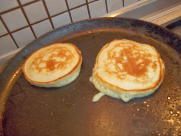 Pancake mit Tahini und Traubensirup - Tahin Pekmezli Pankek