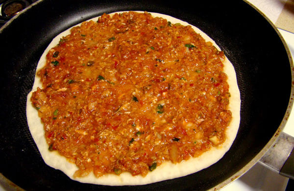 Türkische Pizza - Pratik Ev Lahmacunu