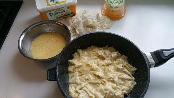 Börek mit Käse aus der Pfanne - Peynirli Tava Böreği