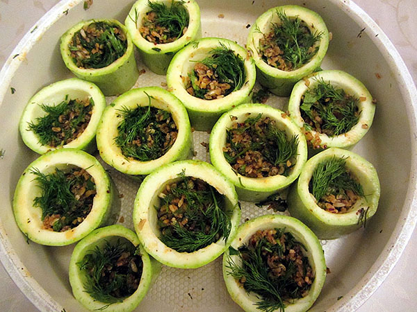 Gefüllte Zucchini - Dereotlu Kabak Dolması