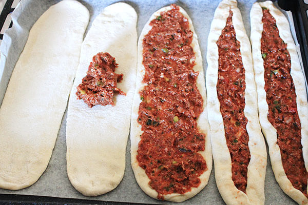 Fladen mit Hackfleisch Rezept - Kıymalı Pide