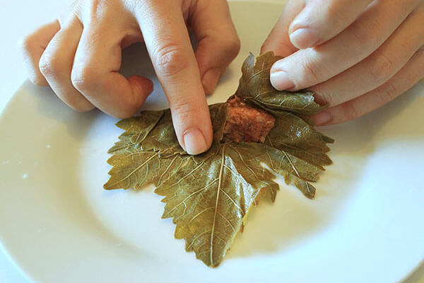 Gefüllte Weinblätter mit Weizengrütze - Yaprak Sarması