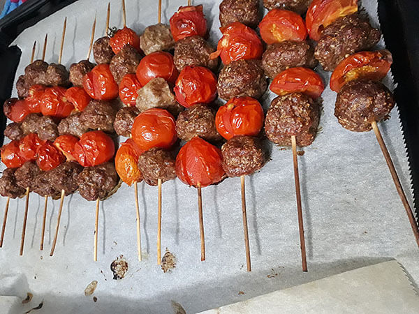 Hackbällchen mit Tomaten - Domatesli Fırın Köfte