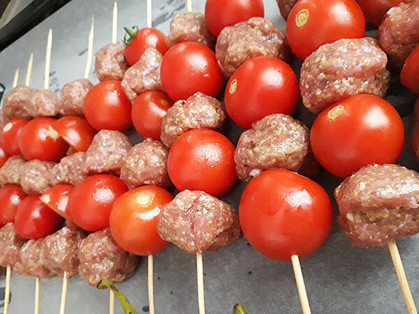 Hackbällchen mit Tomaten - Domatesli Fırın Köfte